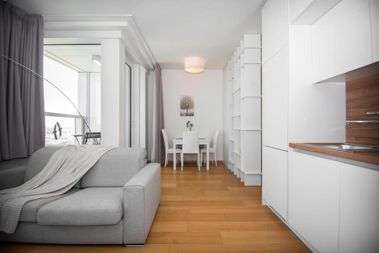 Luxury 1Bdrm On The 28Th Floor Apartment Bratislava Bagian luar foto