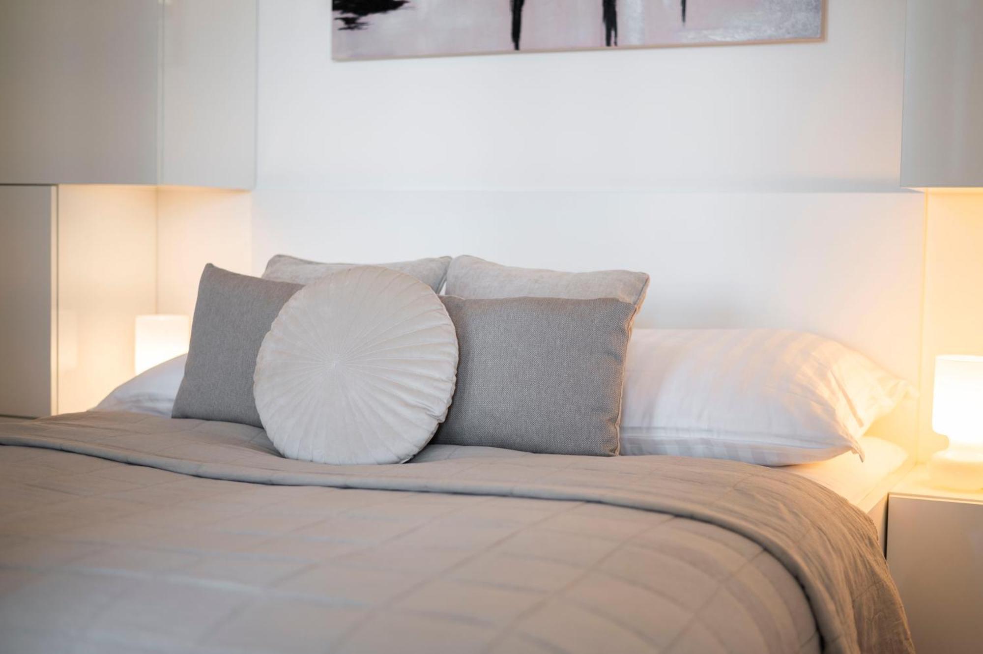 Luxury 1Bdrm On The 28Th Floor Apartment Bratislava Bagian luar foto