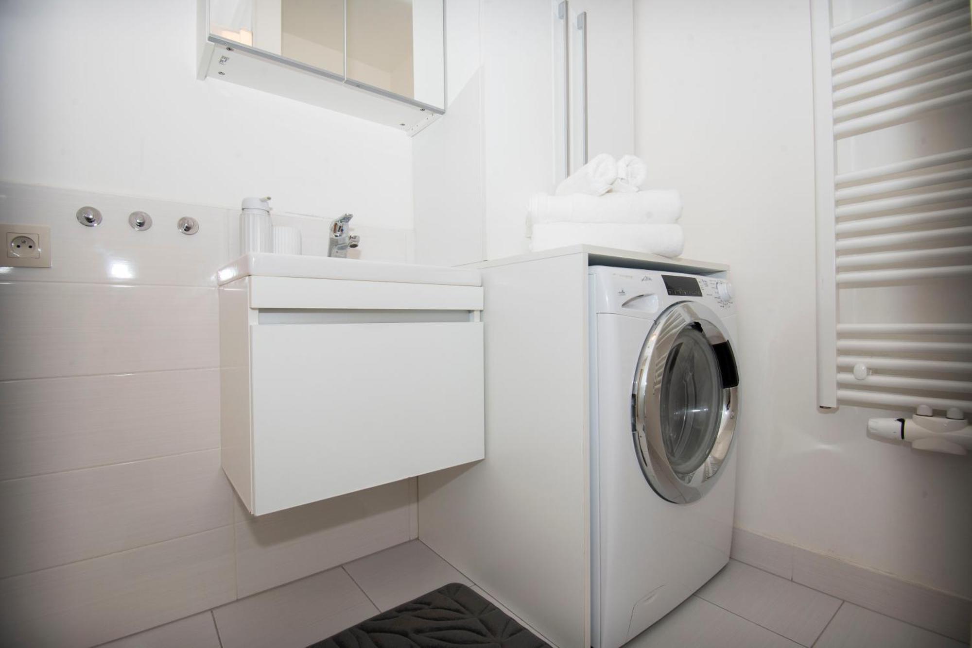 Luxury 1Bdrm On The 28Th Floor Apartment Bratislava Bagian luar foto