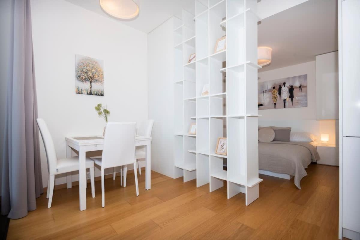 Luxury 1Bdrm On The 28Th Floor Apartment Bratislava Bagian luar foto