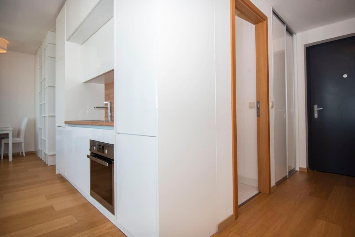 Luxury 1Bdrm On The 28Th Floor Apartment Bratislava Bagian luar foto