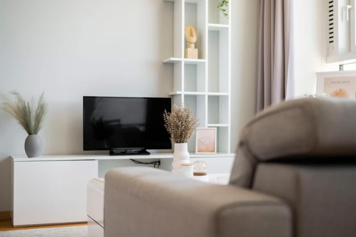 Luxury 1Bdrm On The 28Th Floor Apartment Bratislava Bagian luar foto