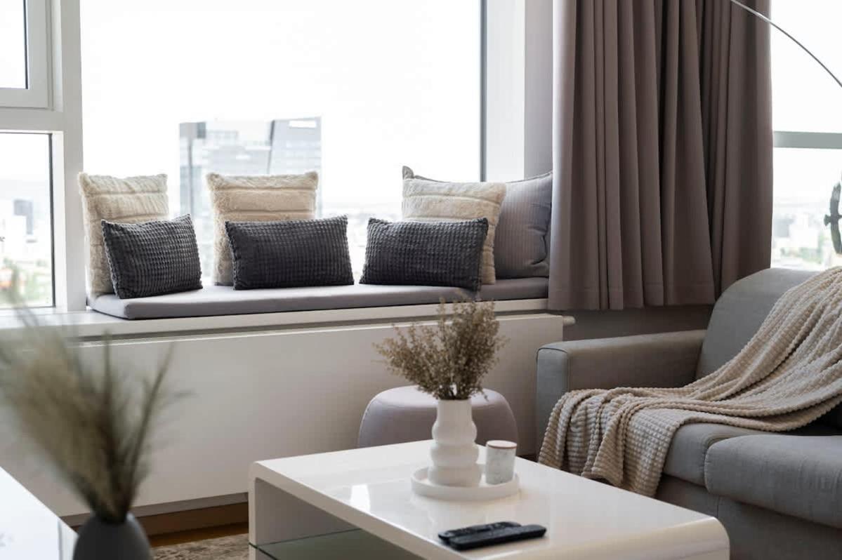 Luxury 1Bdrm On The 28Th Floor Apartment Bratislava Bagian luar foto